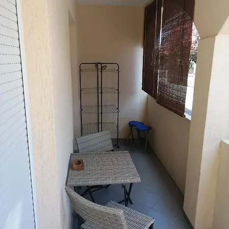 With A Parking Space - 20183