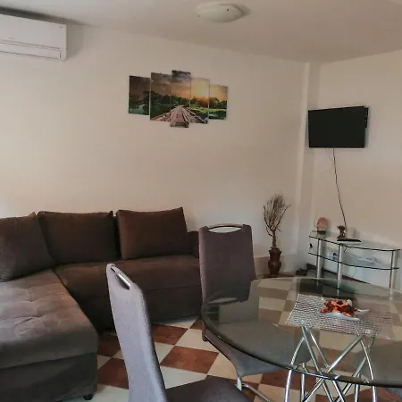 With A Parking Space - 20183 Apartman Vir